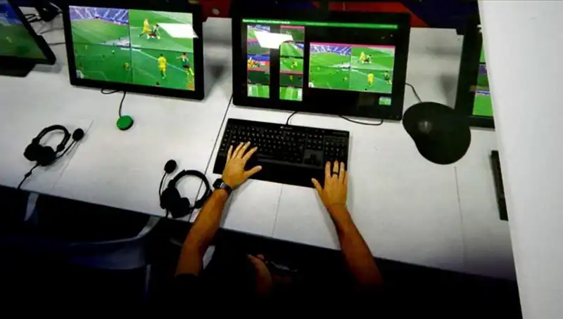 İtalya Futbolunda Devrim: VAR Uygulamaları Ekranlarda!