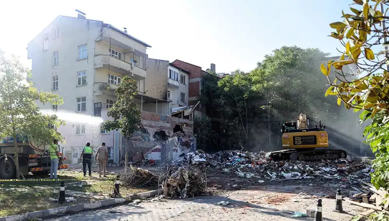 Sındırgı'da Deprem Artçıları Devam Ediyor: Son Tespitler ve Etkileri