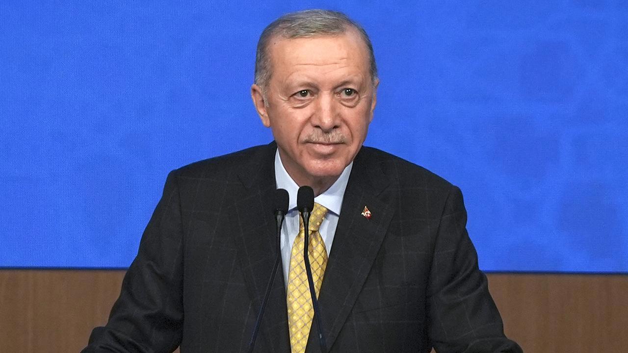 Cumhurbaşkanı Erdoğan'dan depremzedelere müjdeli haber: Evler yıl sonuna kadar teslim edilecek!