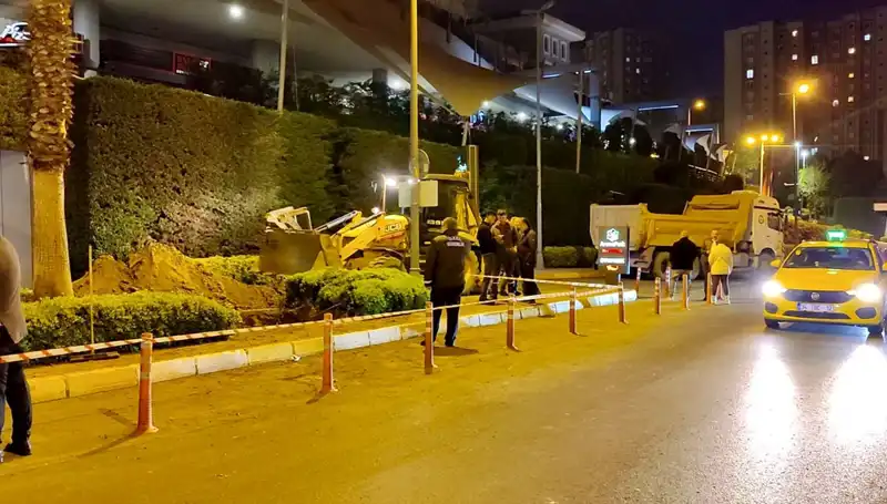 Alışveriş Merkezi Girişinde Doğalgaz Alarmı: Paniğe Neden Oldu