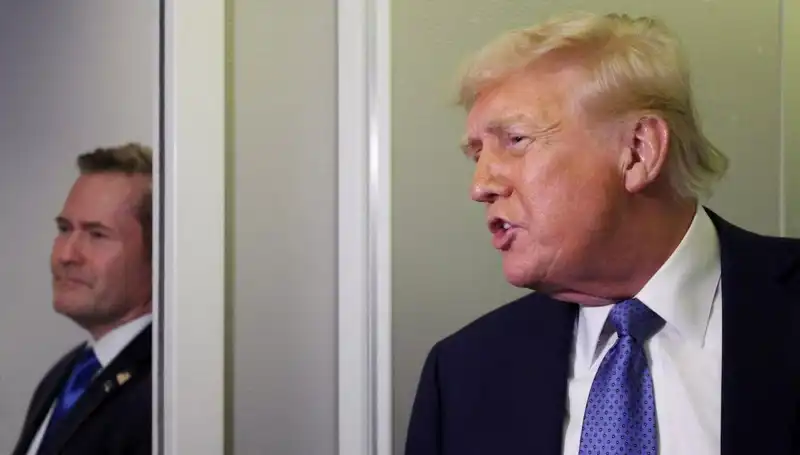 Trump’ın Sürpriz Kararı: Mike Waltz Görevden Alındı, Planlar Sızdı mı?
