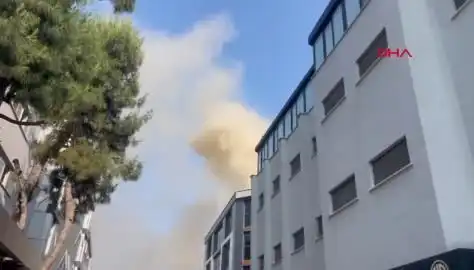 İstanbul'un Kalbinde Yangın: 4 Katlı İş Merkezi Alev Alev!
