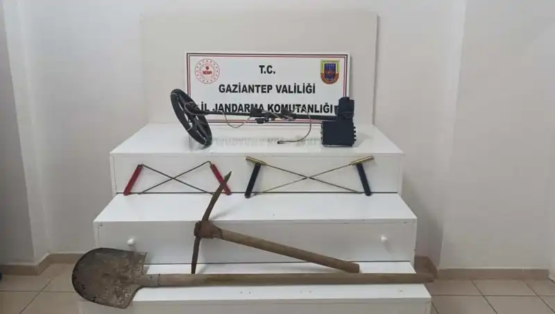 Defineciler Suçüstü Yakalandı: İki Kişi Gözaltında