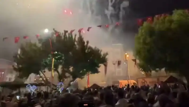 Havai Fişek Gösterisi Büyük Skandala Dönüştü: Hastaneler Taşma Noktasına Geldi