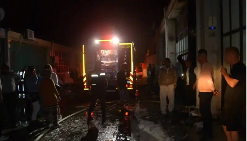 Gözlük Fabrikasında Çıkan Yangın Korkuttu, Hızla Söndürüldü