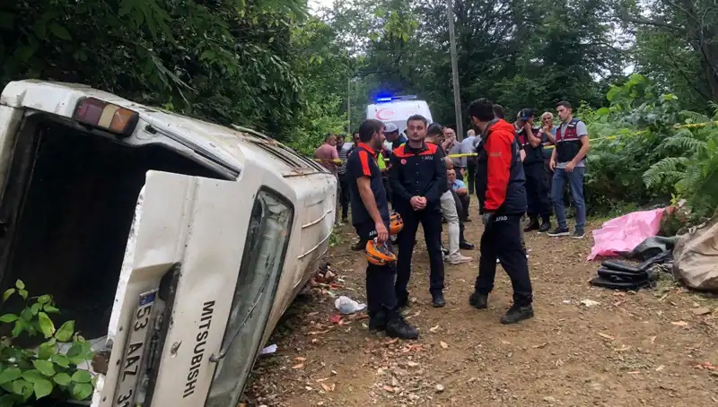 Rize’deki Minibüs Kazası: Yamaçtan Yuvarlanan Araçta İki Can Aldı