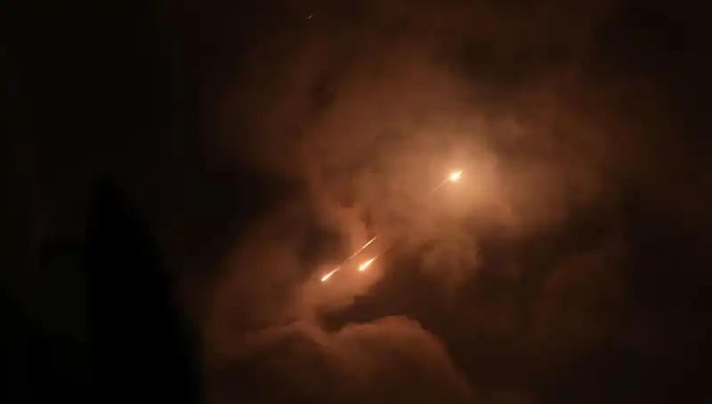 İran’ın Gece Saldırıları: Füzelerin Ateşlenme Zamanlaması Tesadüf Mü?