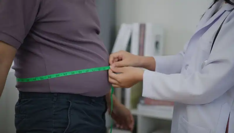 24 Yaşındaki Genç, Sadece İki Besin Bırakıp 47 Kilo Verdi!