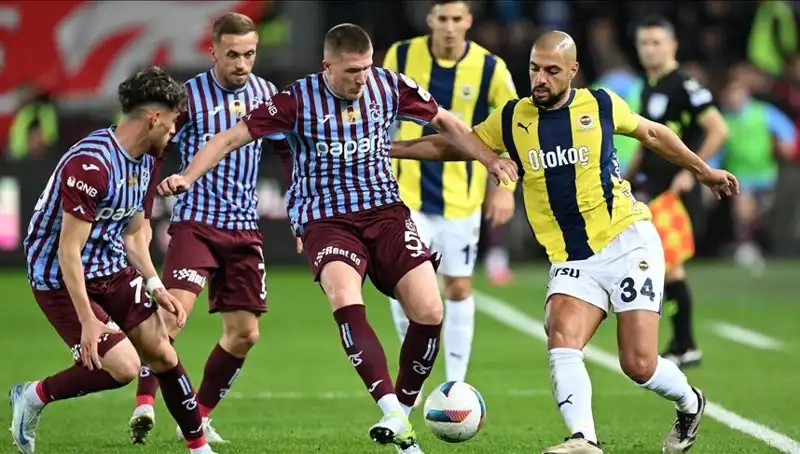 Fenerbahçe ve Trabzonspor Kadıköy'de Zorlu Bir Derbiye Çıkıyor!