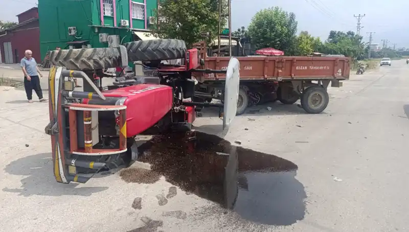 Traktörün Otomobile Çarpması Sonucu Devrildi: İki Yaralı Var!