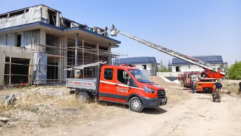 Ankara Gölbaşı'nda Villaların Bulunduğu Alanda Yangın Panik Yarattı