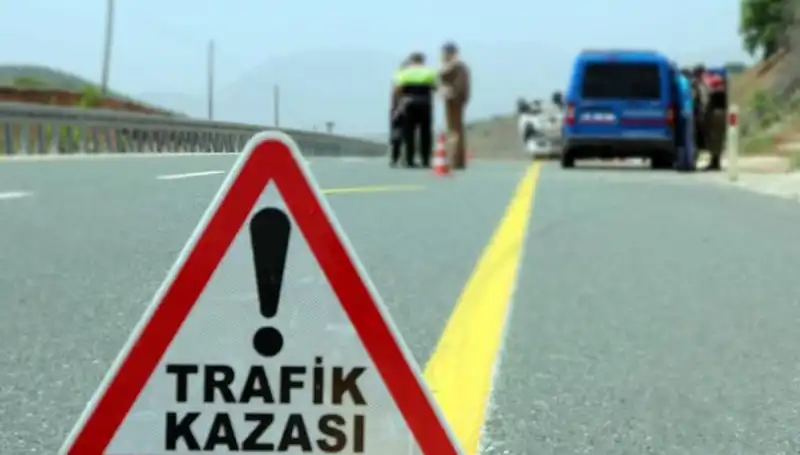 Bitlis'te İki Ayrı Trafik Kazası: 19 Kişi Yaralandı, Olay Yerinden Geri Dönüşler Yaşandı!