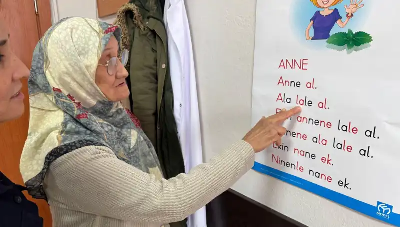 65 Yaşında Pırıl Pırıl Bir Gelecek İçin Okuma Yazma Öğreniyor
