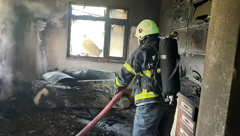 Yangın Dolu Mutfakta Korkunç Yangın: Eşyalardan Geride Kalanları Görenler Şaşkın!