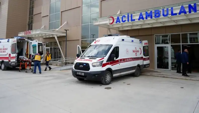 Erzincan'da Feci Trafik Kazası: Bir Can Gitti, Üç Kişi Yaralandı