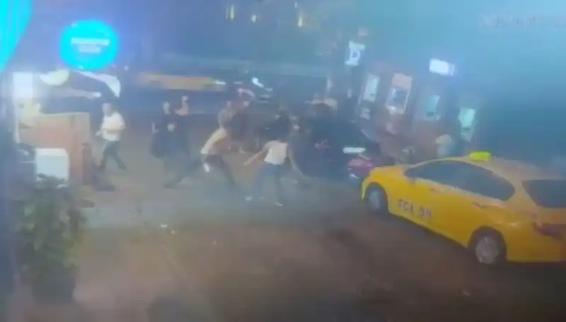 Beyoğlu'nda Feci Kavga: Laf Atma Tartışması Kanlı Bitti