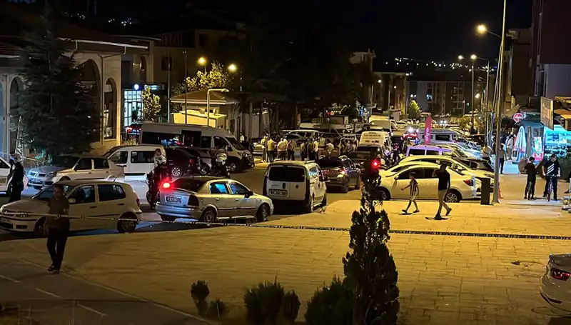İki Aile Arasında Kanlı Kavga: 1 Ağır Yaralı, 3 Kişi Hastaneye Kaldırıldı