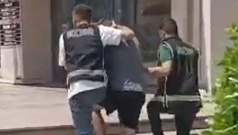 Sahte Dövizle Alışveriş Yapan Turist Sınır Dışı Edildi: Olayın Detayları!