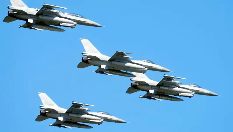 ABD, Ukraynalı Pilotları F-16 Uçakları İçin 310 Milyon Dolarla Eğitecek