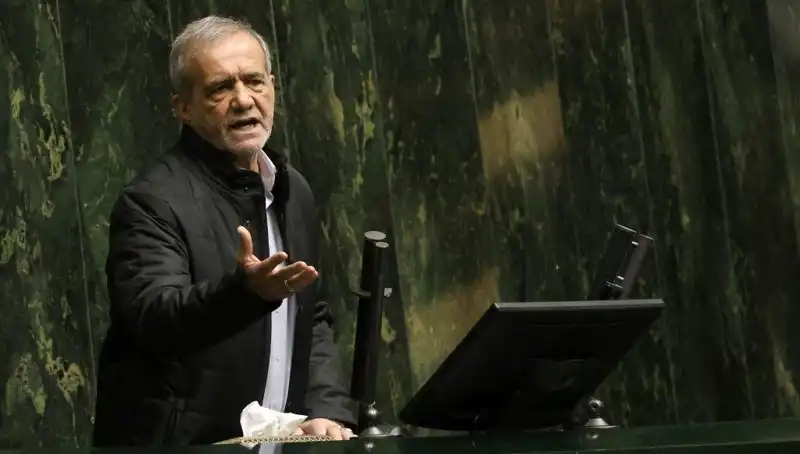 İran Cumhurbaşkanı Yardımcısının Lüks Tatil Skandalı: Görevden Alma Süreci