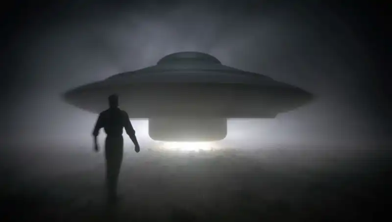 UFO Uzmanından Şok Edici Uyarı: "Uzaylılar Masum İnsanları Öldürüyor!"