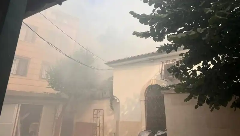Fatih'te Tarihi Tahta Minare Hamamı'nda Yangın Paniği Yaşandı