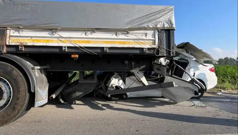 Sakarya'da Feci Kaza: Bir Kişi Hayatını Kaybetti, İki Kişi Yaralandı