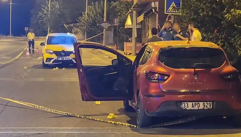 Otomobil Çatışması: Cadde Ortasında 2 Ölü, 5 Yaralı