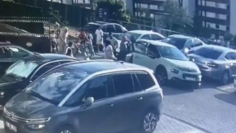 Eşi ve Yakınlarını Ezerek Şok Eden Trafik Kazası