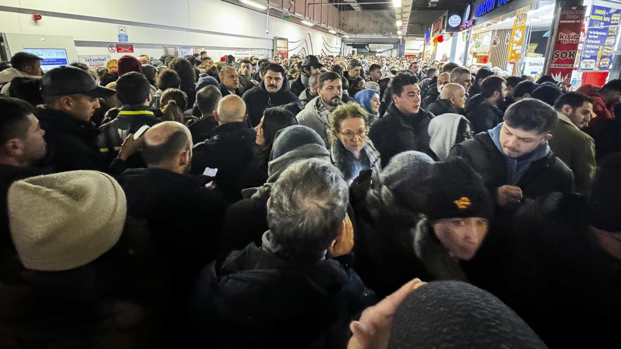 İstanbul'da beklenen kar yağışı şehirde hayatı etkiledi