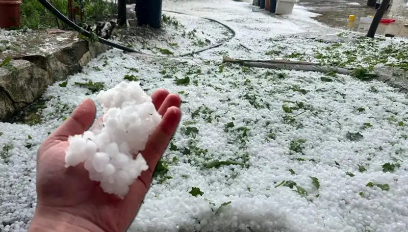 Haziran Ayında Dolu Sürprizi: Beyaz Bir Dünya Manzarası