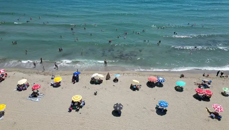 Tekirdağ'da Yaz Sıcağı Bunaltırken, Sahillerde Yoğunluk Artıyor