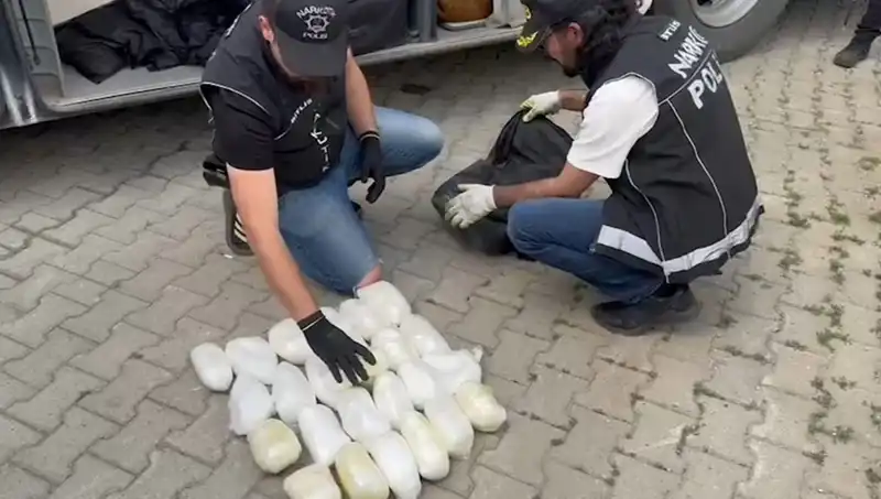 Yolcunun Valizinde 13 Kilo Metamfetamin Ele Geçirildi