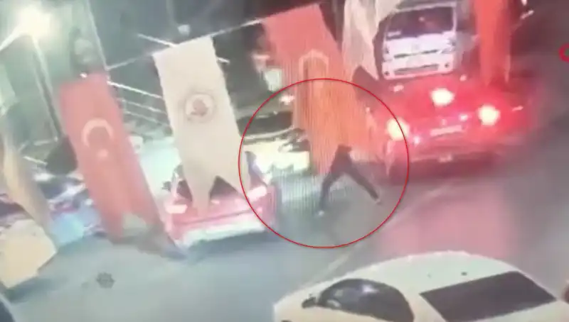 Kağıthane'de Sokak Ortasında Büyükanne Cinayeti: Otomobildeki Genç Hedef Alındı