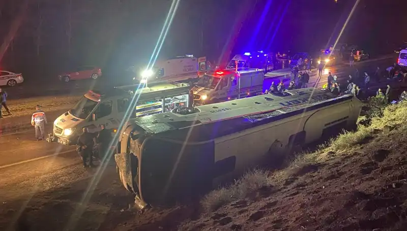 İşçi Servisi Şarampole Devrildi: 23 Kişi Yaralandı, Olay Anı Korkuttu