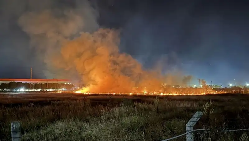 İzmir’de Gece Yarısı Yangını: Bir Mahalleyi Korkutan Olay