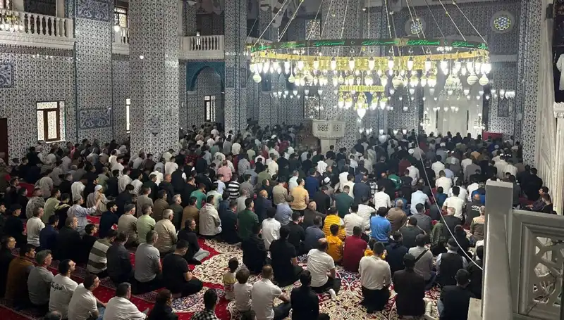 Iğdır'da Bayram Sevinci: İlk Namaz Coşkuyla Kılındı
