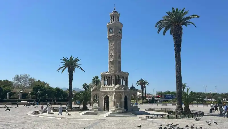 İzmir’de Sıcaklık Rekorları Kırılıyor: Meydanlar Boş Kalıyor