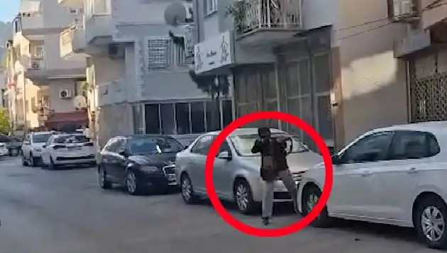 İzmir'de Yaşanan Saldırı Anları: Tanıkların Duygusal Görüşleri ve Çatışmanın Ardındaki Gerçekler