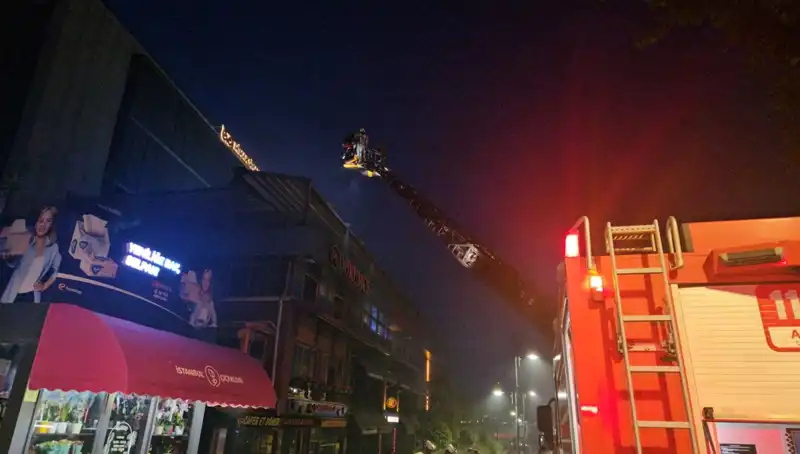 Beşiktaş’ta 3 Katlı Restoranda Yangın: Korkutan Anlar ve Kurtarma Çabaları