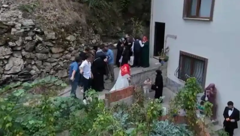 Kanlı Düğün: Tabancalar Patladı, Davetliler Şok Oldu!
